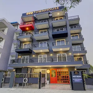 **** Hotel Townhouse Golf Course Road India
