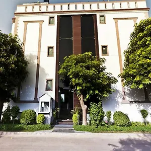*** Hotel Maxfort Greenwood India